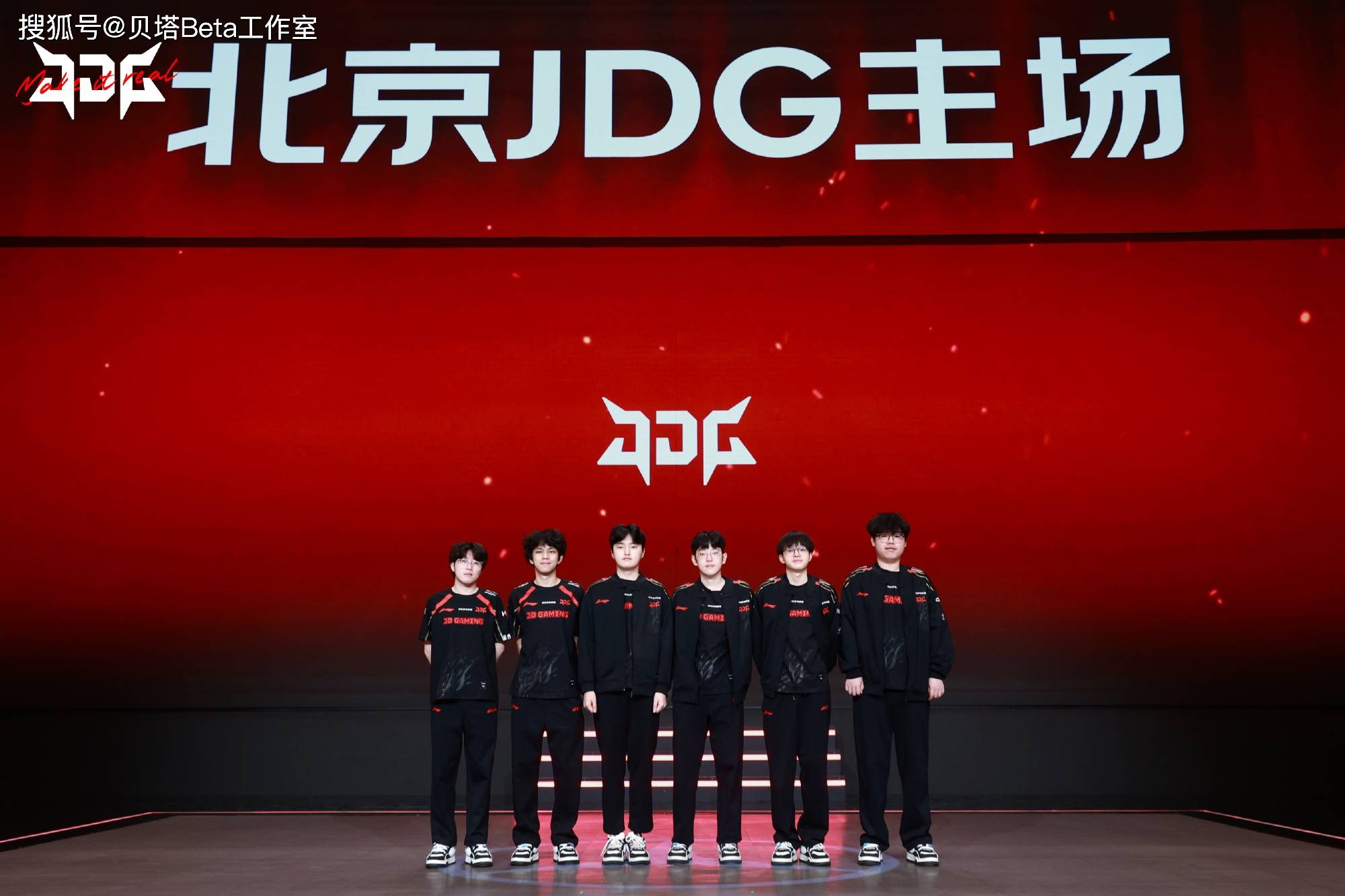 JDG险胜MAD，Scout团战一打五宿敌对决四强赛，点燃全场激情